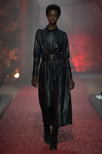 Look 3